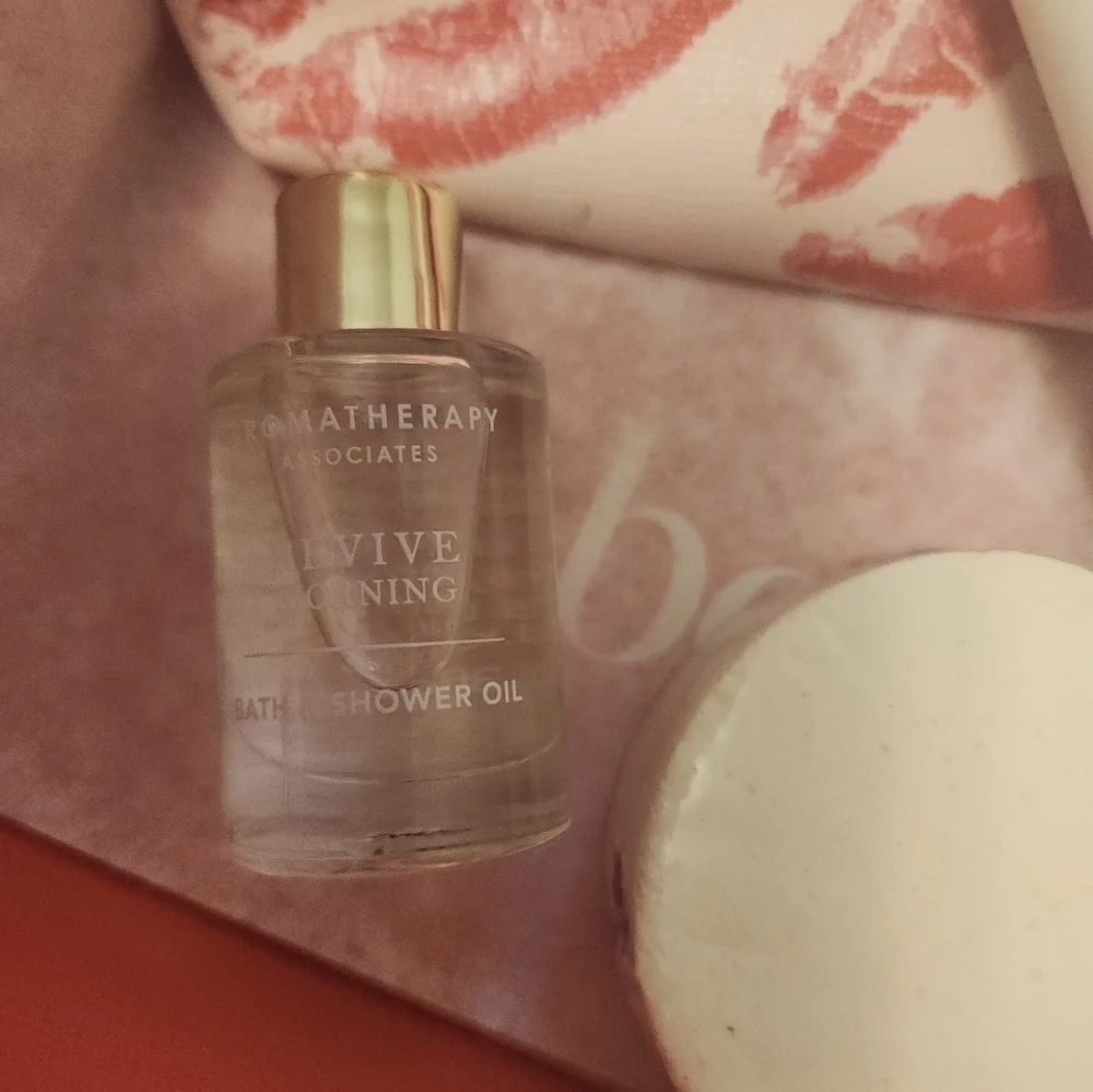 Buy 2~50% Off!!!Bundle Travel Size Bath and Body Items with Ipsy Zipper Pouch - Picture 2 of 10